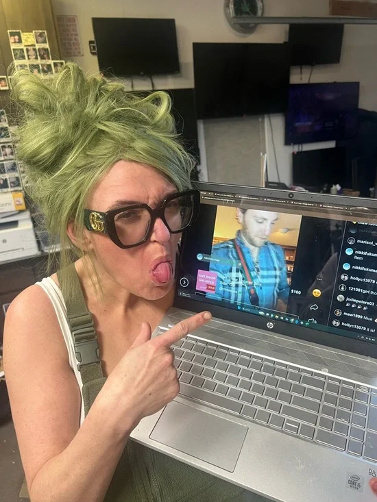 Gucci Green and Gold Velvet Networking Booster Antenna - Picture 4 of 4